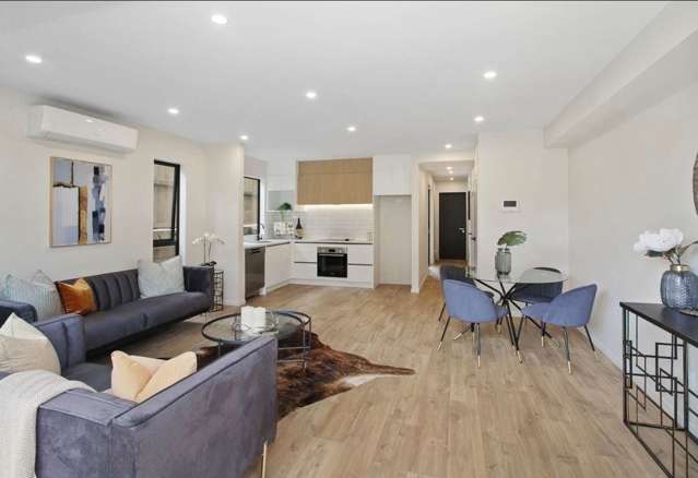 Modern 3 Beddy 2.5 Bathroom in zone for Macleans!!
