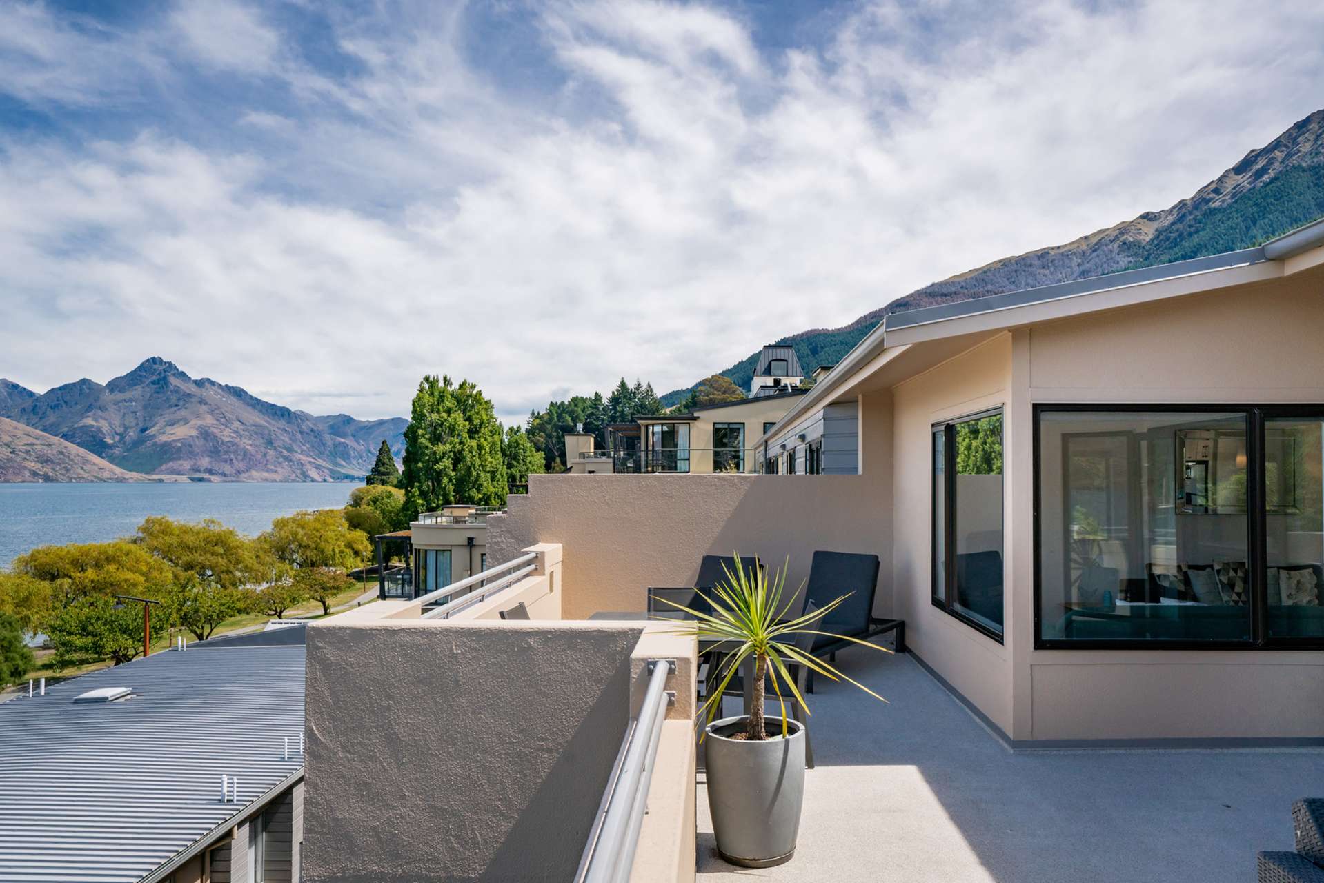 Unit 19 St Omer Court, Lake Esplanade Queenstown_0