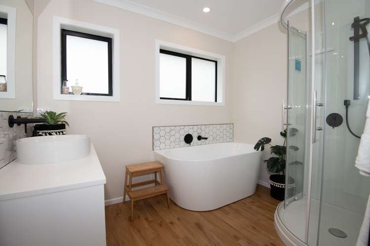 186 Holland Road Puketaha_10