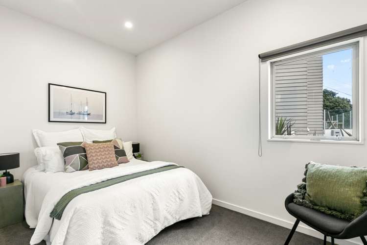 8 Owhiro Bay Parade Island Bay_13