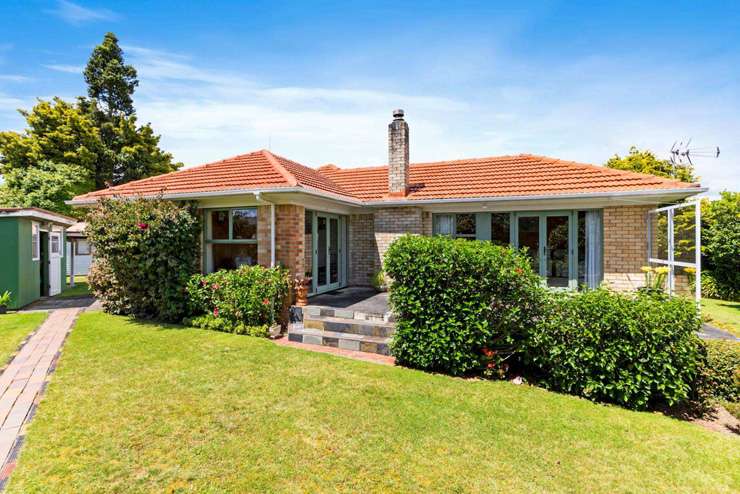 A two-bedroom home on a cross-lease section on Brooklyn Road, in the Hamilton suburb of Claudelands, was snapped up at auction. Photo / Supplied