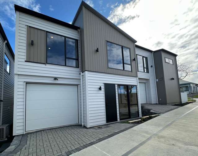 Freestanding in the Heart of Howick