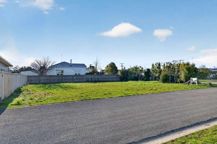 2 and 2A Macrocarpa Lane Carterton_7