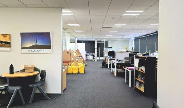 2/1 Show Place Addington_3