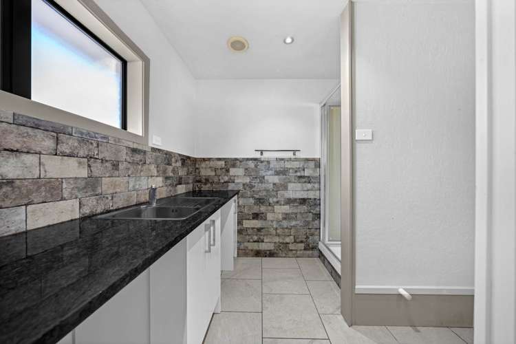 8 Papatahi Place Henderson_25