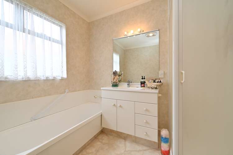 53 Kensington Drive Taradale_9