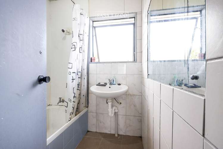 2/4 Colin Street Mangere_10