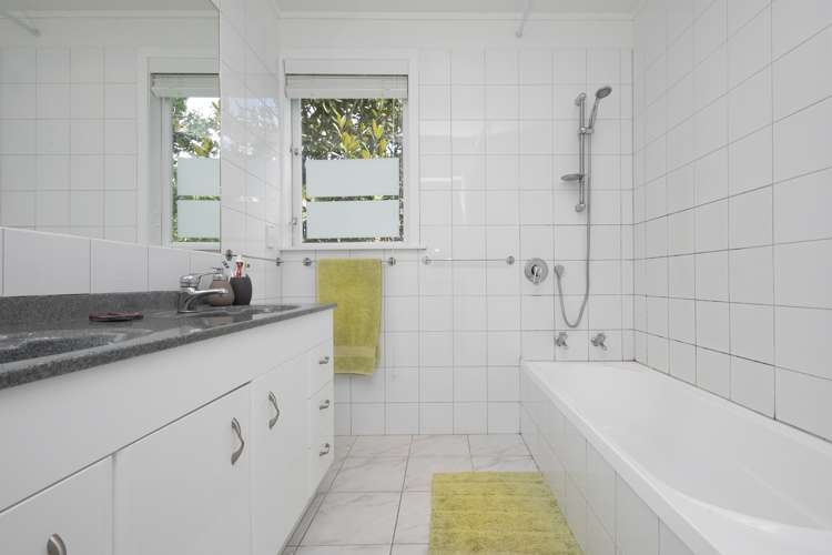 14 Highland Avenue Titirangi_8