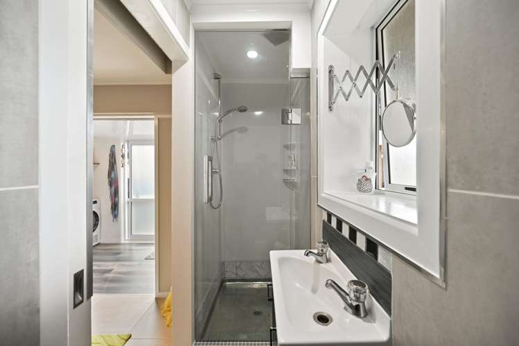 24 Garden Heights Avenue Glenview_15