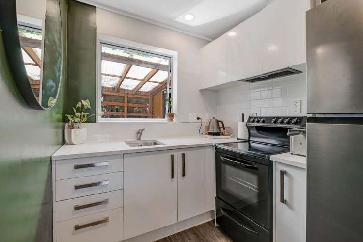 2/33F Springs Road Parakai_14