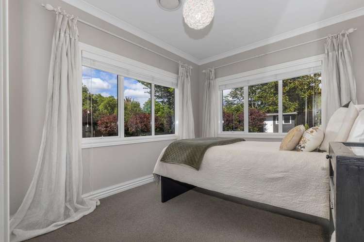 1068 Queen Street East Levin_13