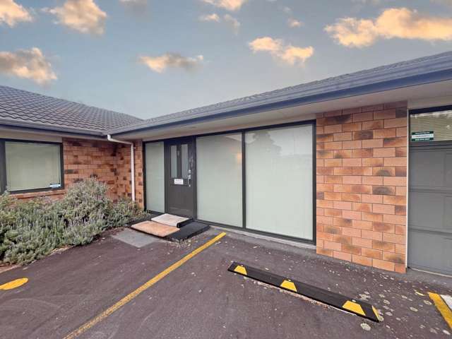 GROUND FLOOR OFFICE ALONG TE IRIRANGI DRIVE