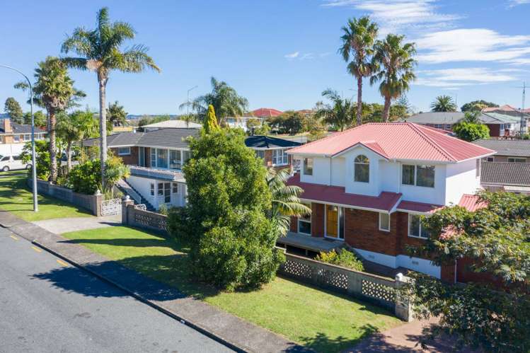 4265 Great North Road Glendene_44