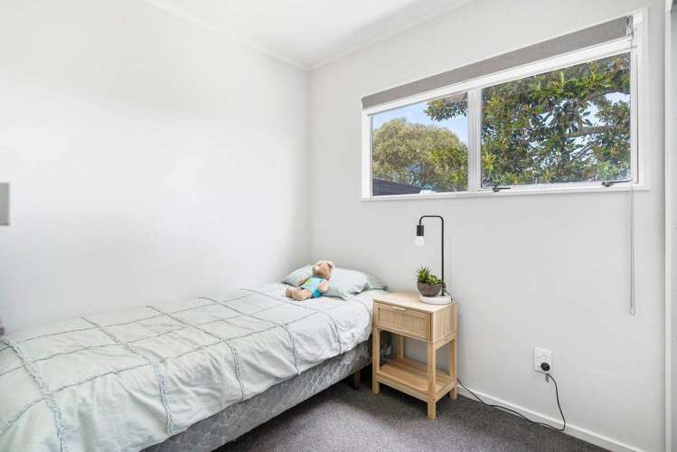 2/2 Hatherley Place Clendon Park_7