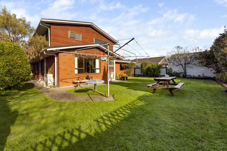 22 Mcenroe Grove Naenae_22