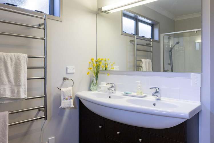 2/30 Ingle Avenue Waipahihi_24