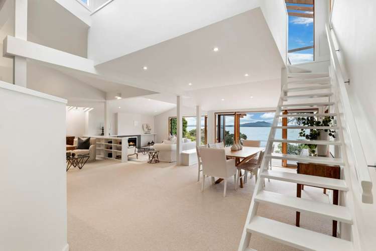 1 Beach Road Castor Bay_19