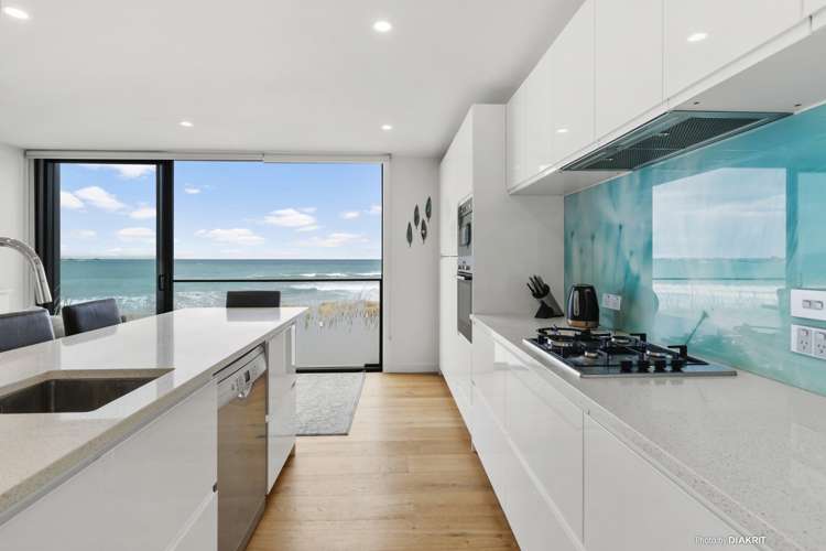 8b Lyall Parade Lyall Bay_3