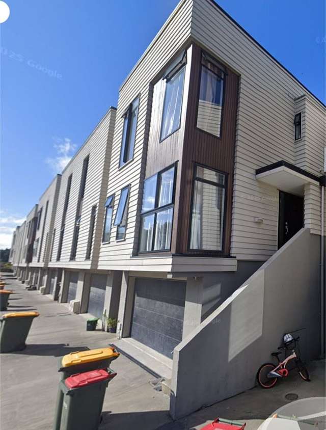 Great location with reserve view townhouse