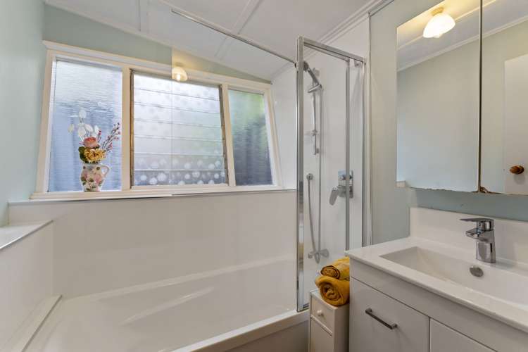 74 Mana Esplanade Paremata_14