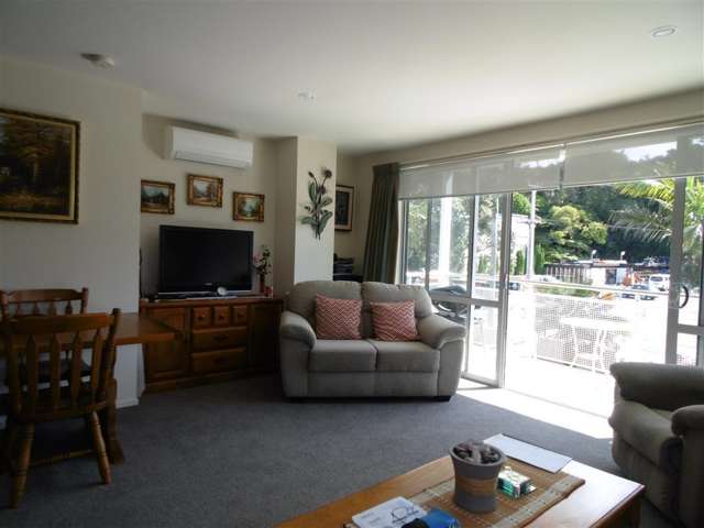 B4/30-36 Bay Palms, Bute Road 1607_2