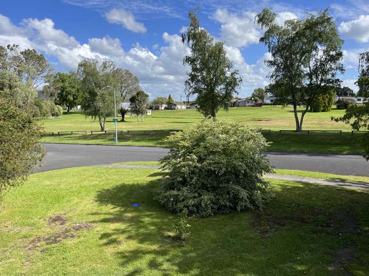 3 Lake Road Mangakino_13