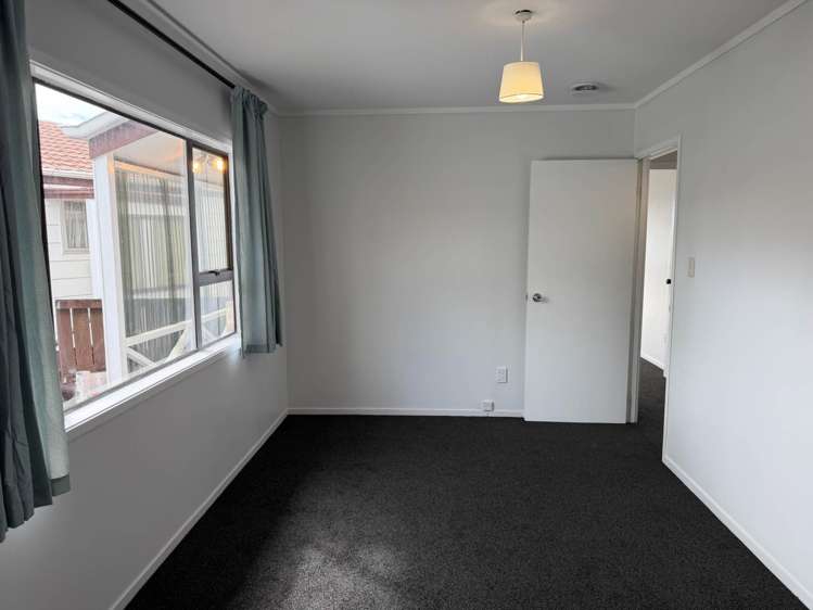 1-28 Widmore Drive Royal Heights_12
