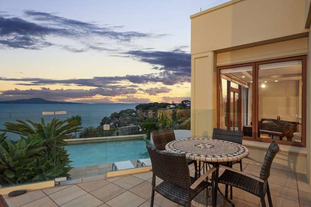 Clifftop paradise with panoramic views