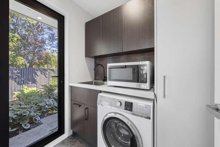 2/8 Hurst Place Parklands_13