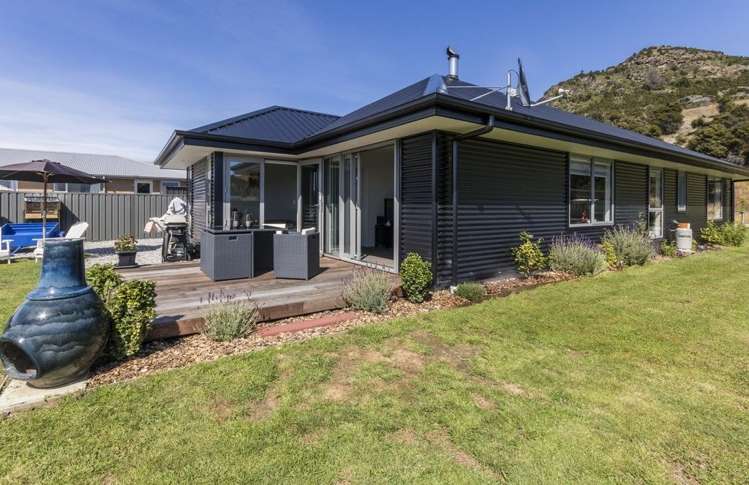 20 Quinnat Street Albert Town_22