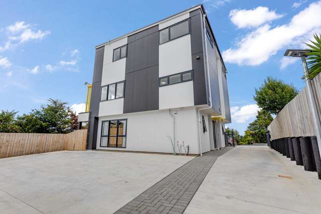 3 & 4/43A Waimumu Road Massey_2