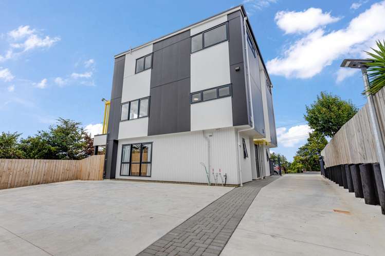 3 & 4/43A Waimumu Road Massey_2