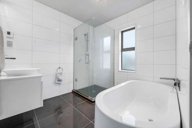 54 Springside Drive Flat Bush_16