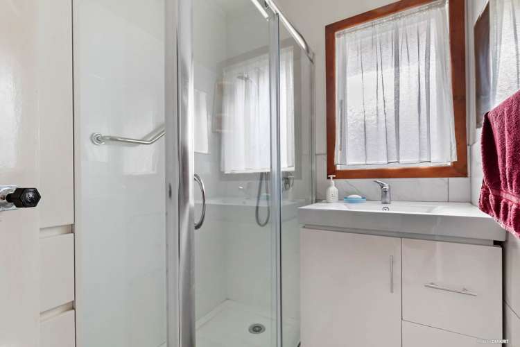 12 Serjeant Street Henderson_11