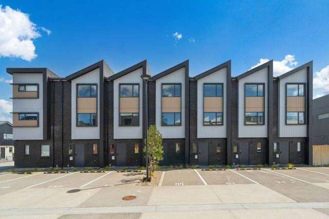 4 bedrooms townhouse in Mt Wellington