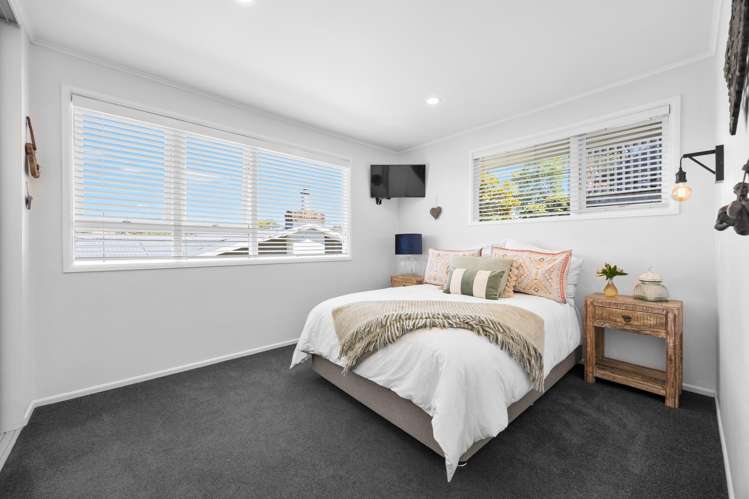 32 Colmar Road Mellons Bay_23