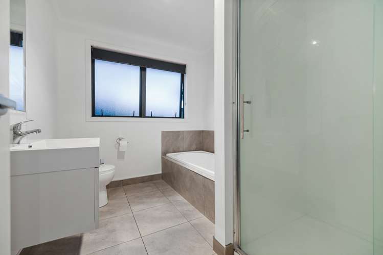 2/12 Onukutara Place Huntington_11