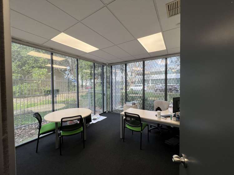 Whole Building/60 Hugo Johnston Drive Penrose_2