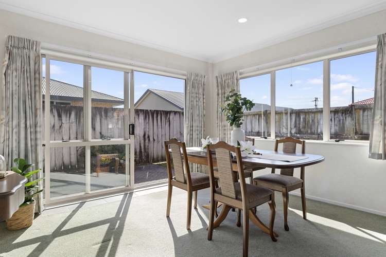 15 Thistlewood Avenue Hamilton East_3