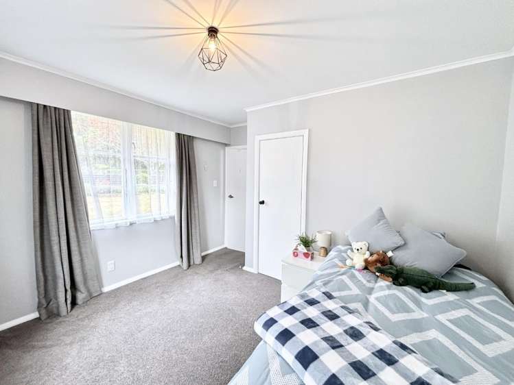 179 Waddington Drive Naenae_13
