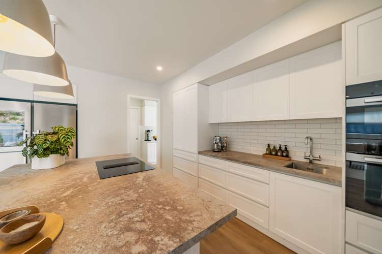 8 Ramarama Lane Crofton Downs_5