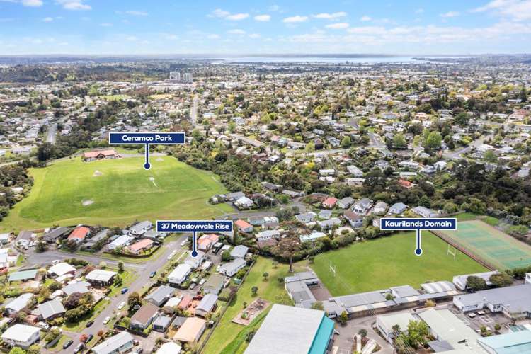 37 Meadowvale Rise Titirangi_17