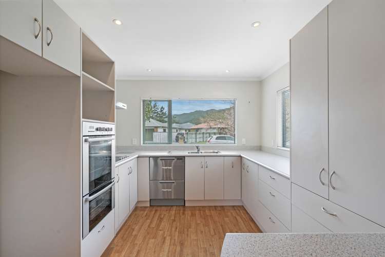 10 Woodland Grove Wainuiomata_5