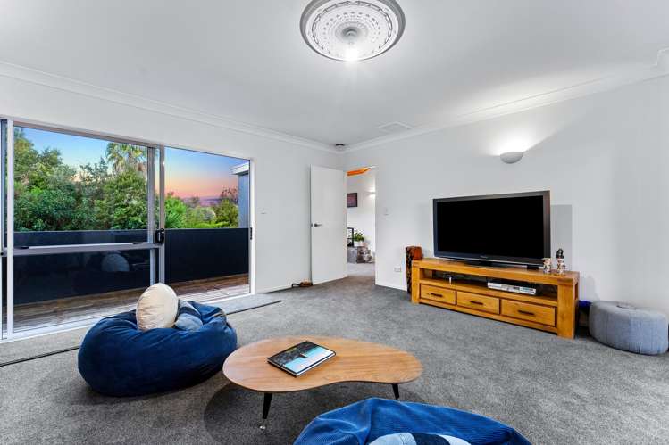 2/962 Beach Road Torbay_8