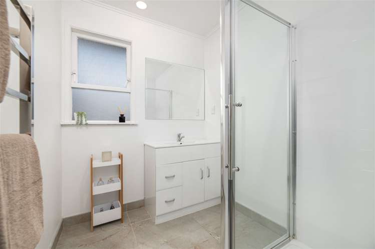 8 Spence Road Henderson_17