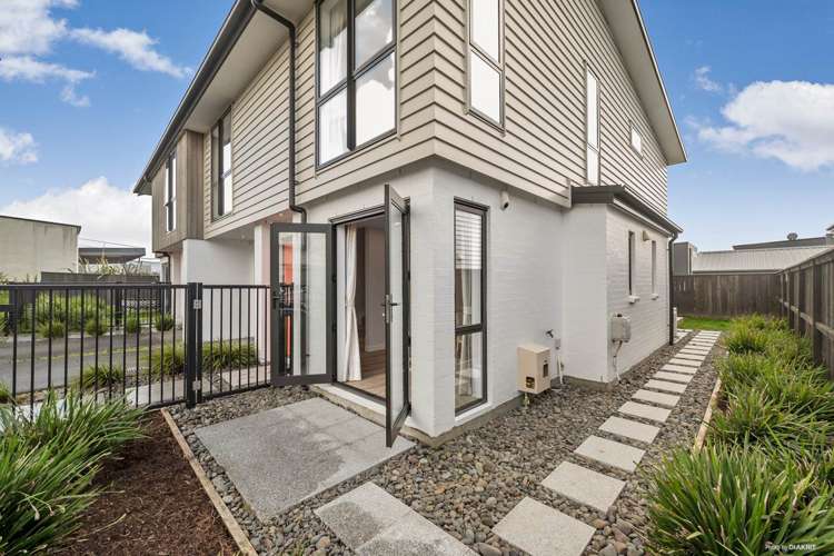 4 Henry Lloyd Place Silverdale_19