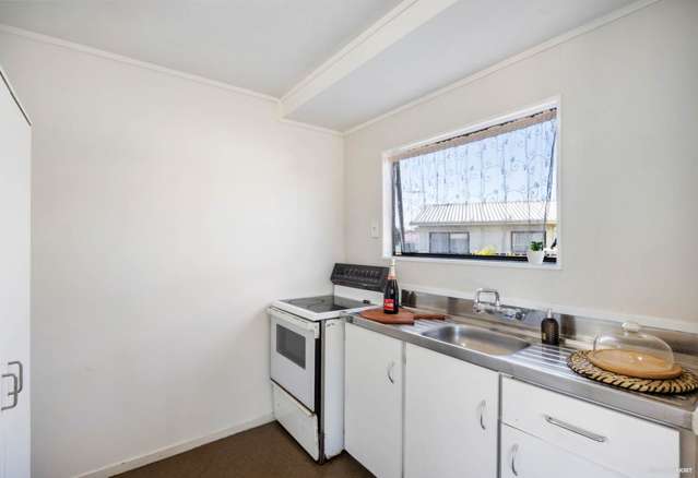 2/5 Volta Place Clendon Park_3