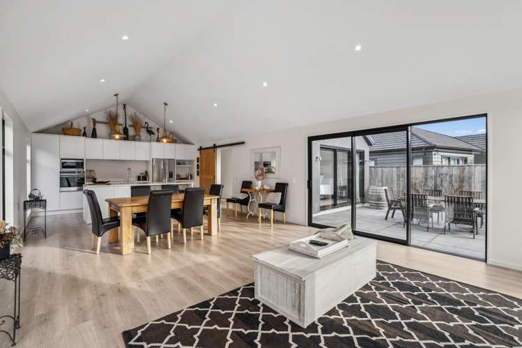 16 Leicester Street, Hanley's Farm_3