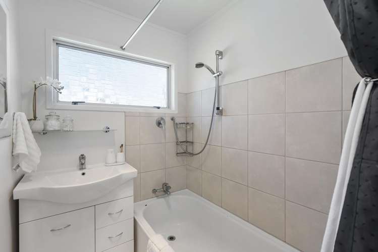 1/6 Oruamo Place Beach Haven_11