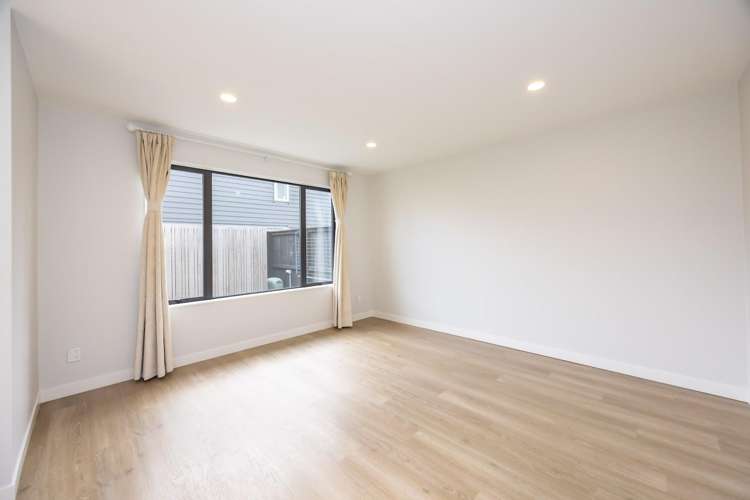 6 Henry Lloyd Place Silverdale_11